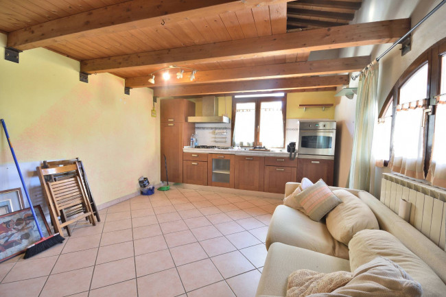 Appartamento in vendita a Cascina