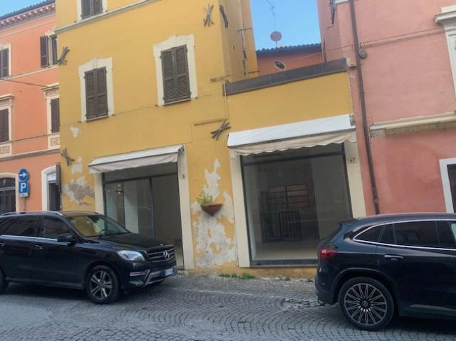 Locale commerciale a Fabriano