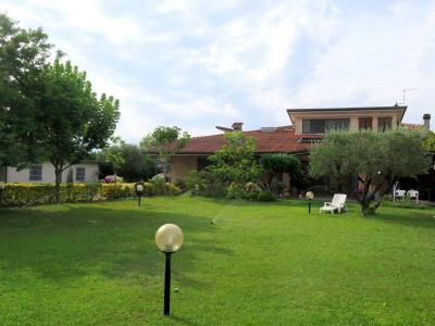 Villa bifamiliare in Vendita a Viareggio