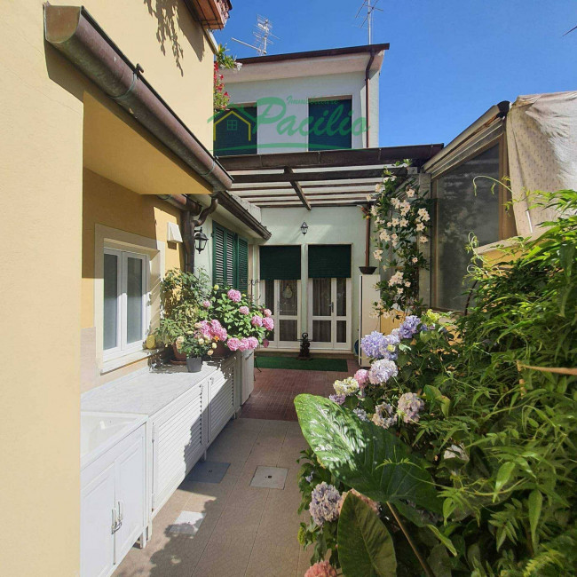 Casa Indipendente in Vendita a Viareggio