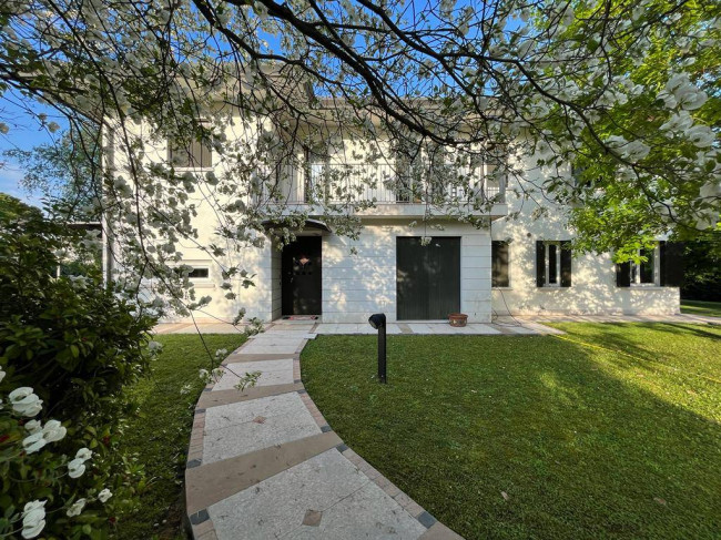 Abbinata/Bifamiliare in Vendita a Treviso