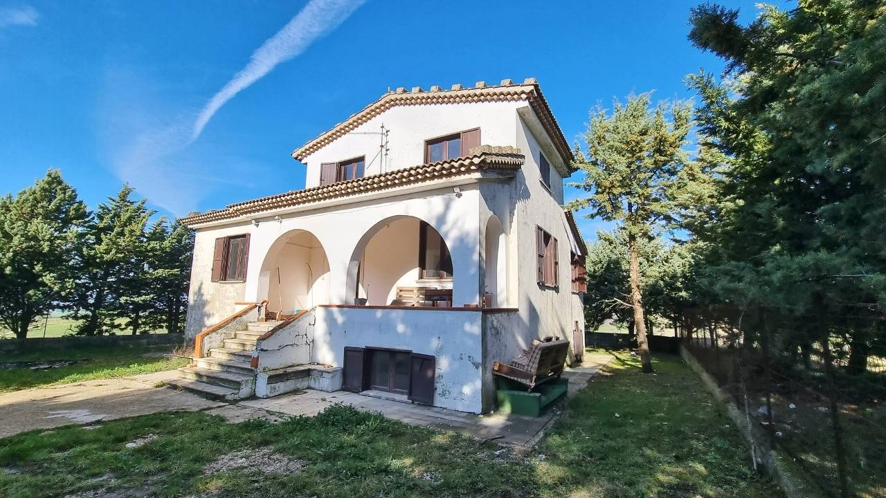 Casa indipendente in vendita a Monteleone Di Puglia (FG)