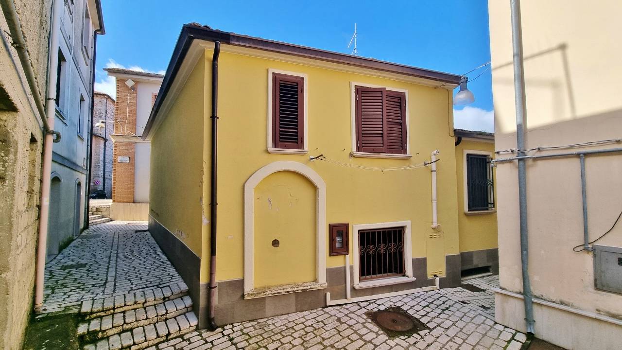 Casa indipendente in vendita a Sant'angelo Dei Lombardi (AV)