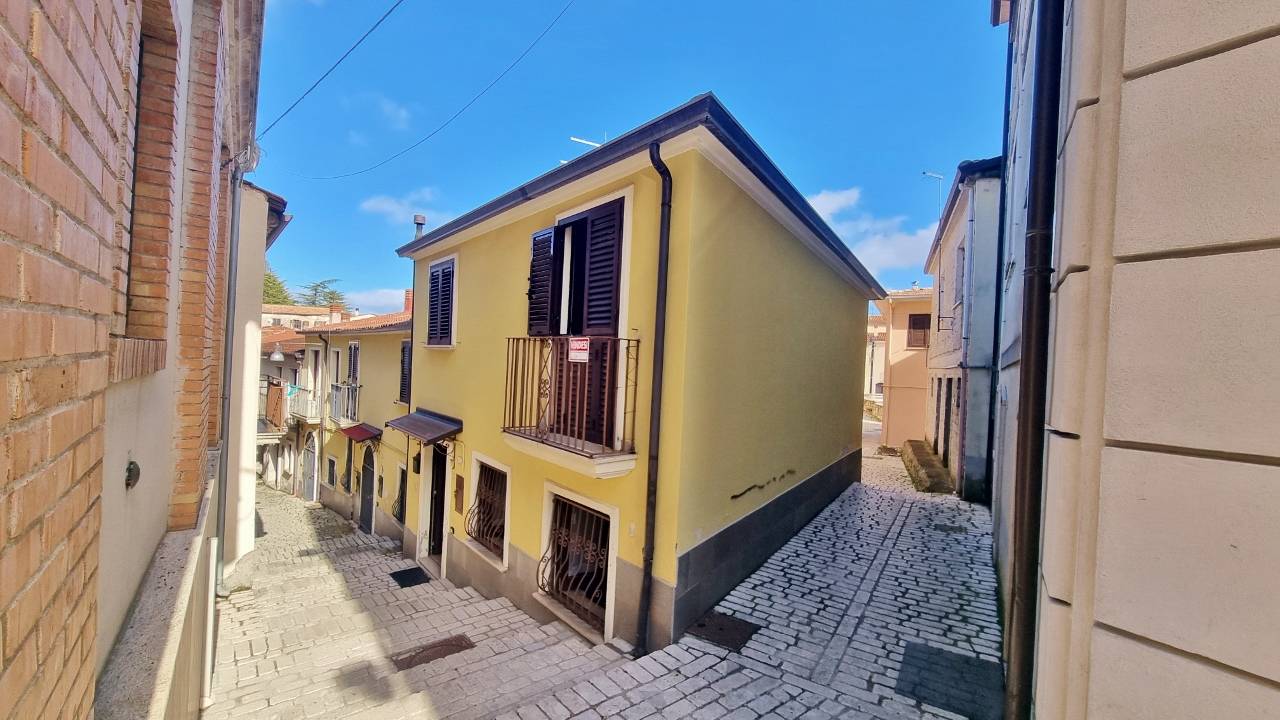 Casa indipendente in vendita a Sant'angelo Dei Lombardi (AV)