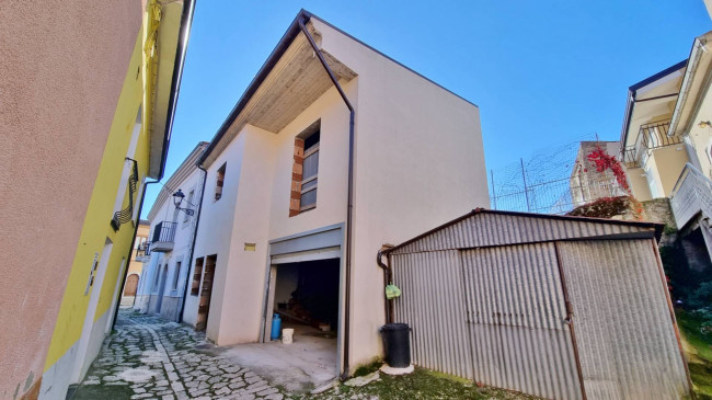 Casa indipendente in vendita a San Nicola Baronia (AV)