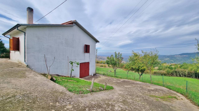 Casa indipendente in vendita a Guardia Lombardi (AV)