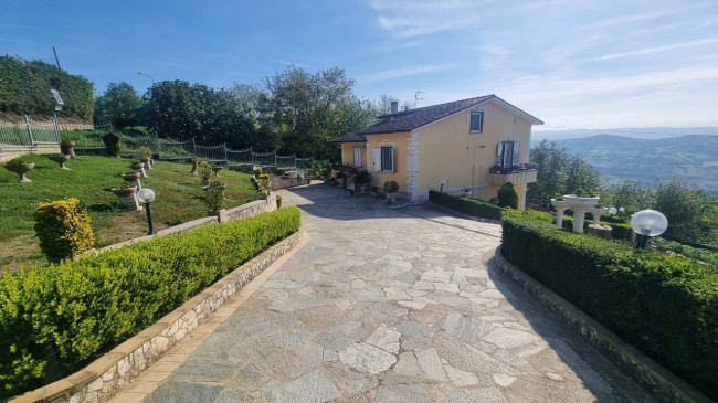 Villa in vendita a Villanova Del Battista (AV)