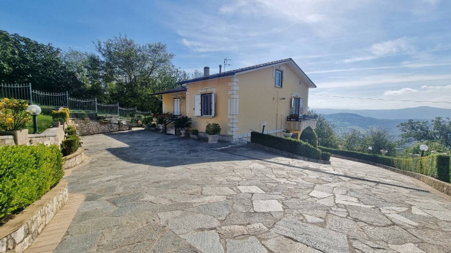 Villa in vendita a Villanova Del Battista (AV)