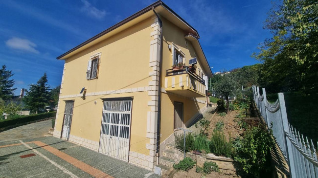 Villa in vendita a Villanova Del Battista (AV)