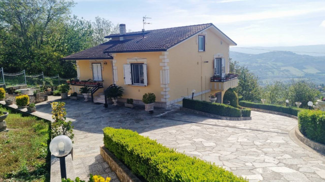 Villa in vendita a Villanova Del Battista (AV)