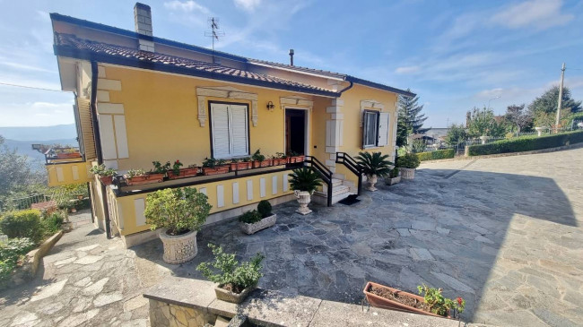 Villa in vendita a Villanova Del Battista (AV)