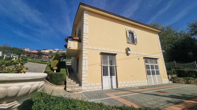 Villa in vendita a Villanova Del Battista (AV)