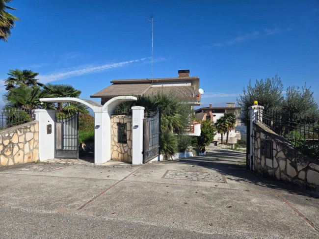 Villa in vendita a Torre Le Nocelle (AV)