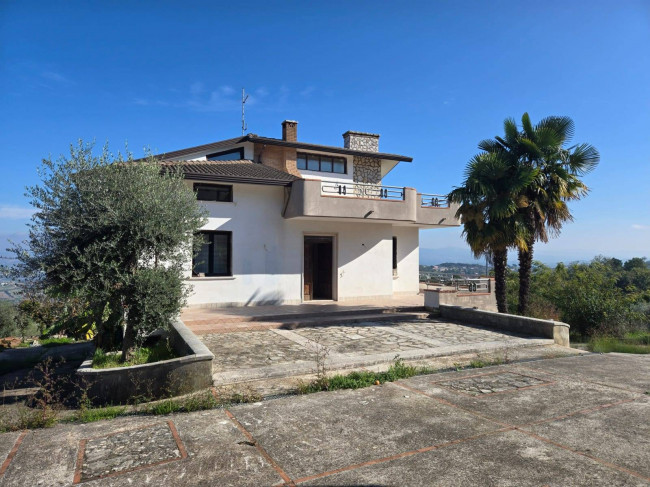 Villa in vendita a Torre Le Nocelle (AV)