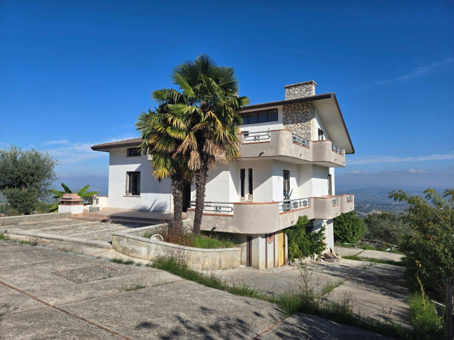 Villa in vendita a Torre Le Nocelle (AV)