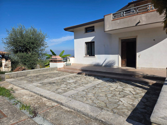 Villa in vendita a Torre Le Nocelle (AV)