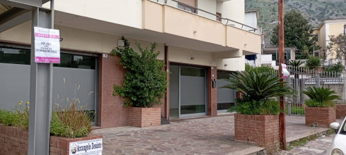 Fondo commerciale in affitto a Maddaloni (CE)