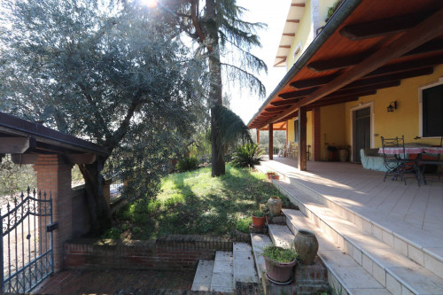 Casa indipendente in vendita a Sant'egidio Alla Vibrata (TE)