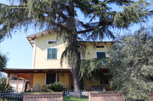 Casa indipendente in vendita a Sant'egidio Alla Vibrata (TE)