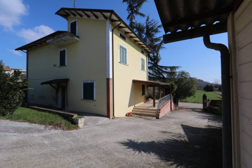 Casa indipendente in vendita a Sant'egidio Alla Vibrata (TE)