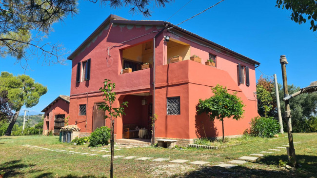 Villa in vendita a Sant'omero (TE)