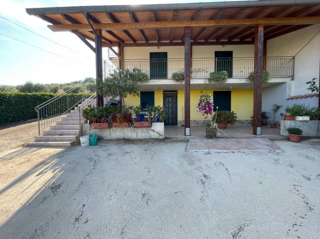 Casa affiancata a Campli