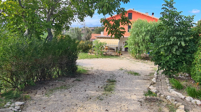 Casa semi-indipendente in vendita a Mosciano Sant'angelo (TE)