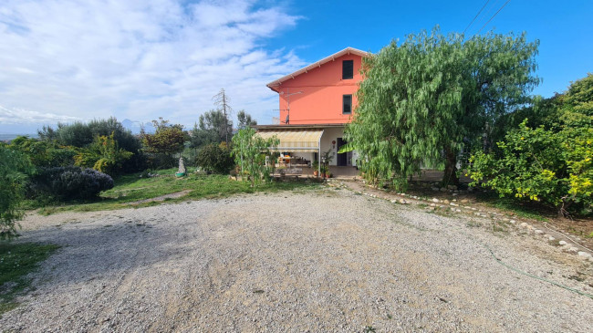 Casa semi-indipendente in vendita a Mosciano Sant'angelo (TE)