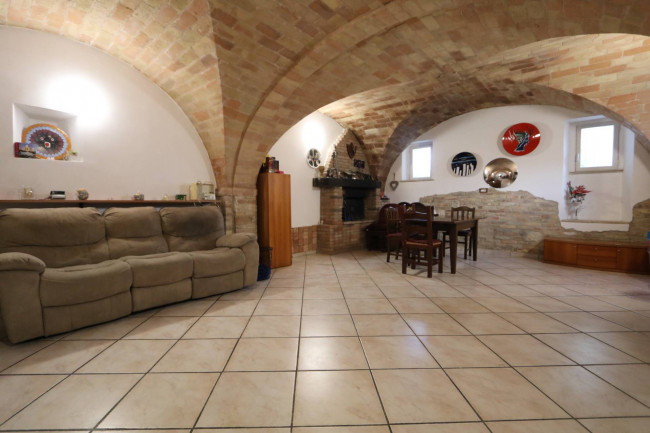 Casa affiancata a Controguerra