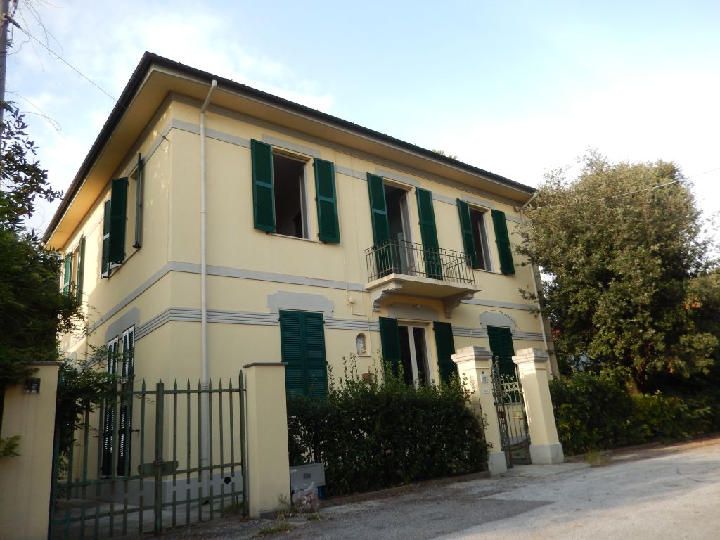 Villa PIETRASANTA vendita    Immobiliare Mare e Colline srl