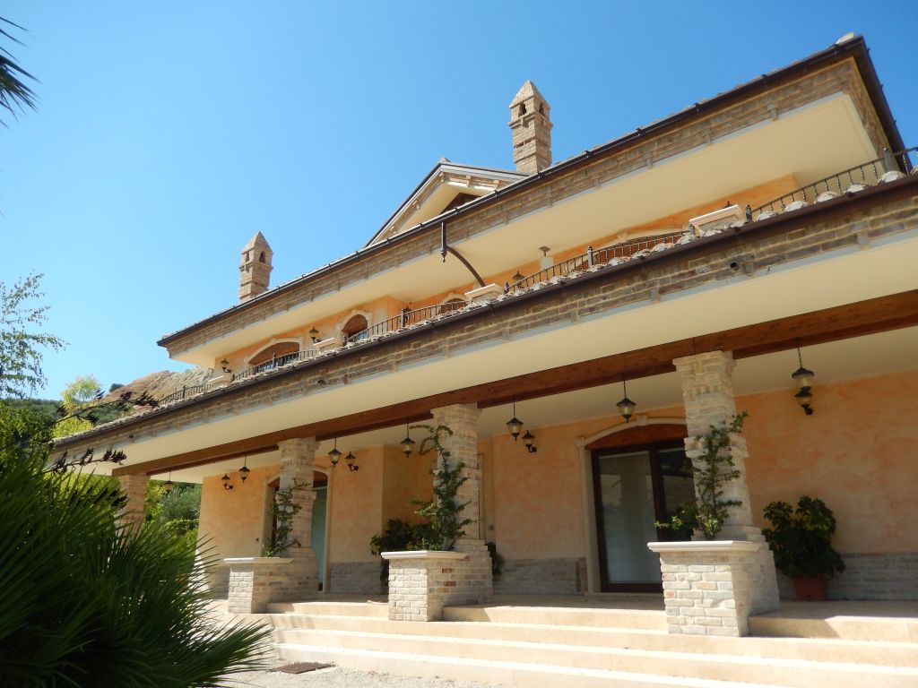 Villa in vendita a Colonnella (TE)