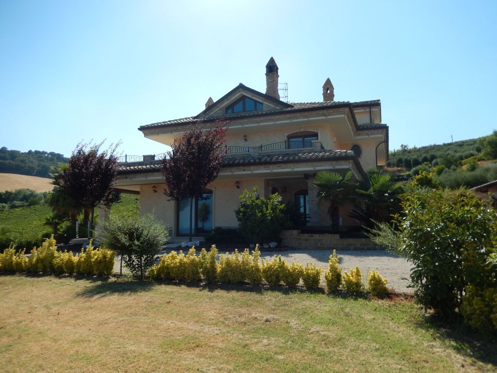 Villa in vendita a Colonnella (TE)