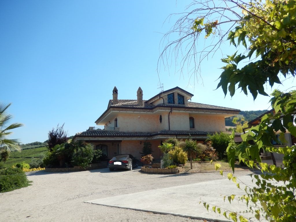 Villa in vendita a Colonnella (TE)