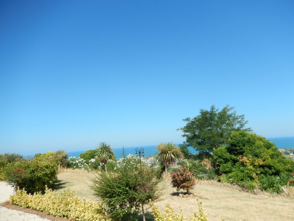 Villa in vendita a Colonnella (TE)