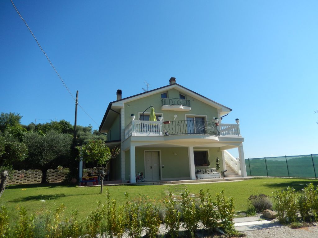 Villa Unifamiliare - Indipendente CARASSAI vendita    Immobiliare Mare e Colline srl