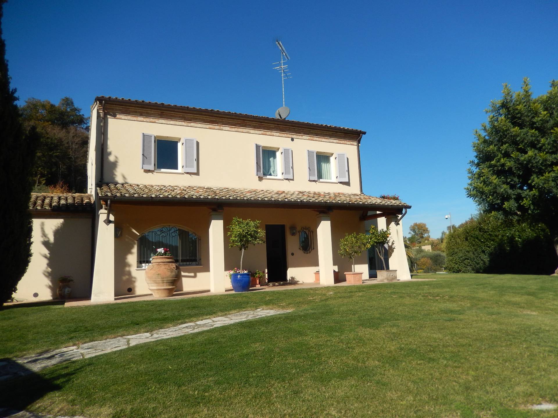 Villa LAPEDONA vendita    Immobiliare Mare e Colline srl