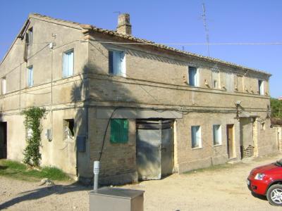 Rustici e Casali in vendita a Altidona