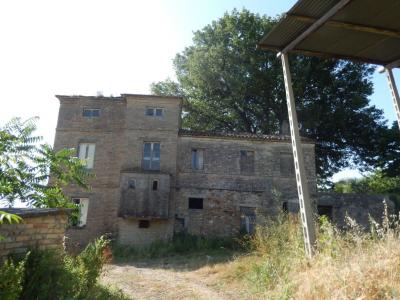 Rustici e Casali in vendita a Offida