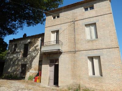 Rustici e Casali in vendita a Offida