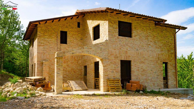 Rustici e Casali in vendita a Castignano