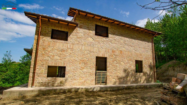 Rustici e Casali in vendita a Castignano