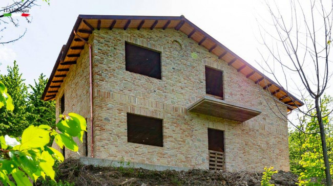 Rustici e Casali in vendita a Castignano