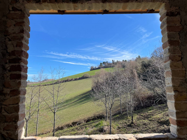 Rustici e Casali in vendita a Castignano