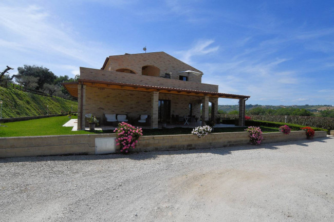 Attività commerciale in vendita a Cupra Marittima