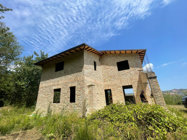 Rustici e Casali in vendita a Castignano