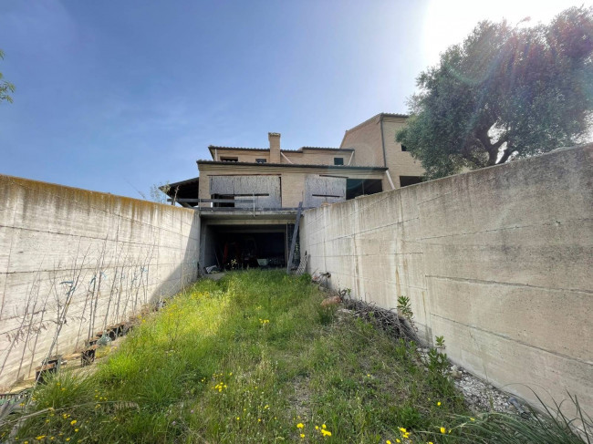 Rustici e Casali in vendita a Cupra Marittima