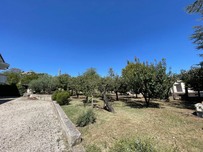 Case indipendenti in vendita a Fermo