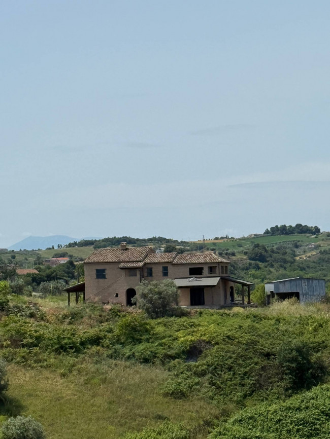 Rustici e Casali in vendita a Cupra Marittima