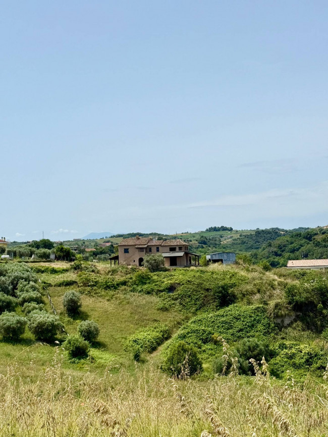 Rustici e Casali in vendita a Cupra Marittima