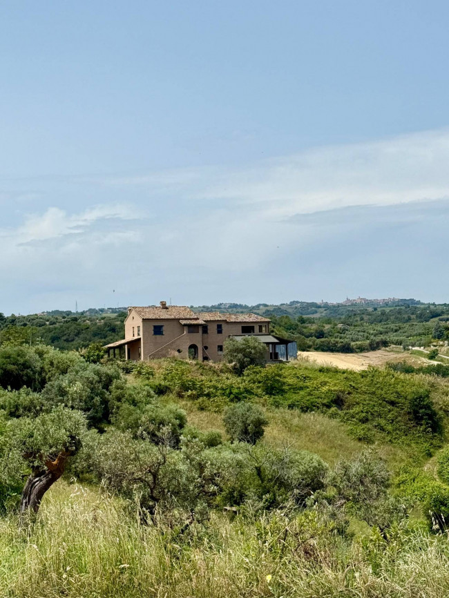 Rustici e Casali in vendita a Cupra Marittima